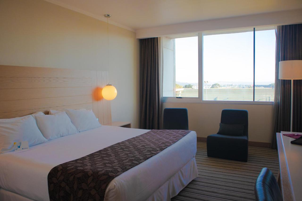 Wyndham Concepcion Pettra Otel Dış mekan fotoğraf A room at the hotel