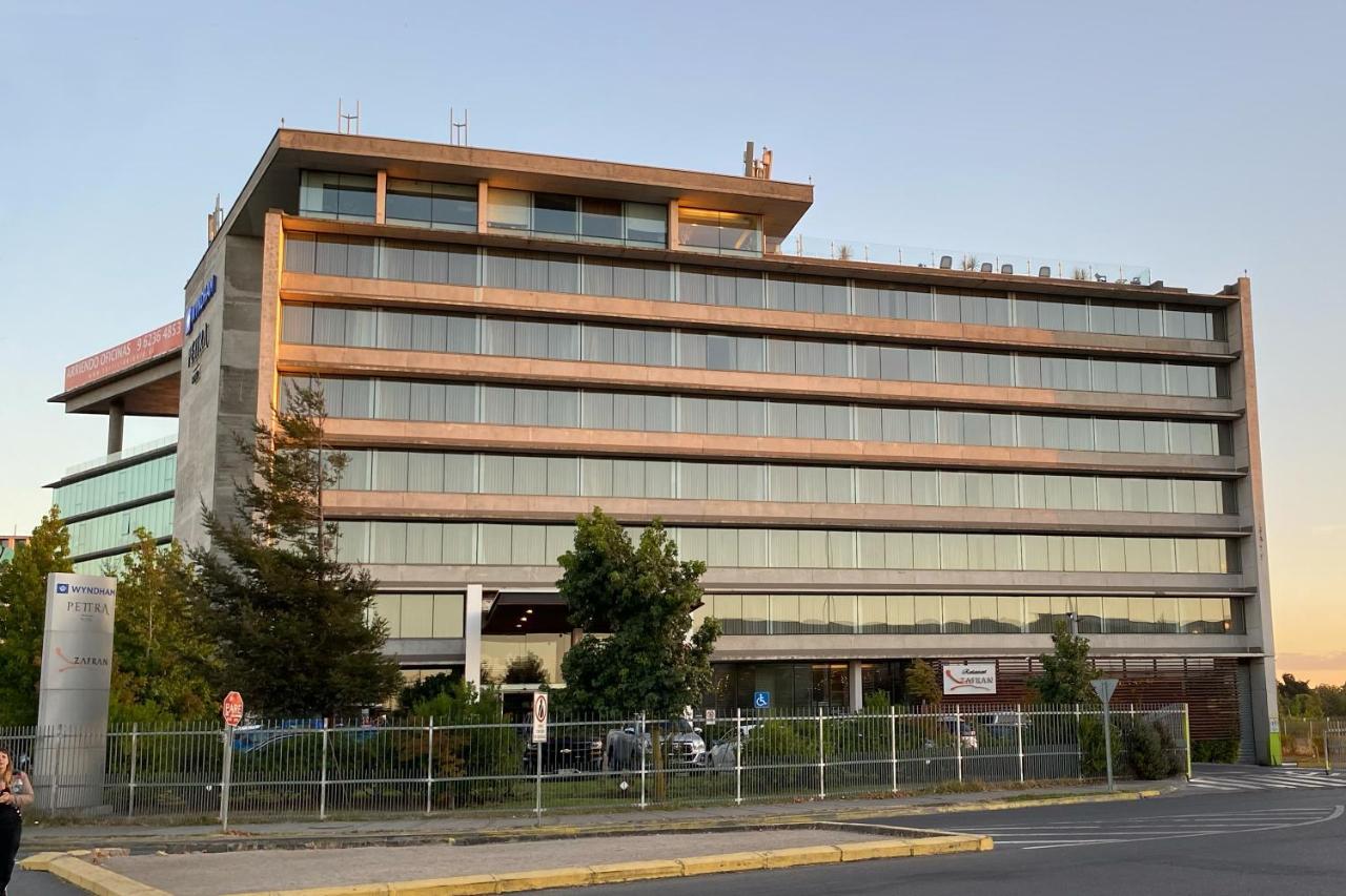 Wyndham Concepcion Pettra Otel Dış mekan fotoğraf The terminal