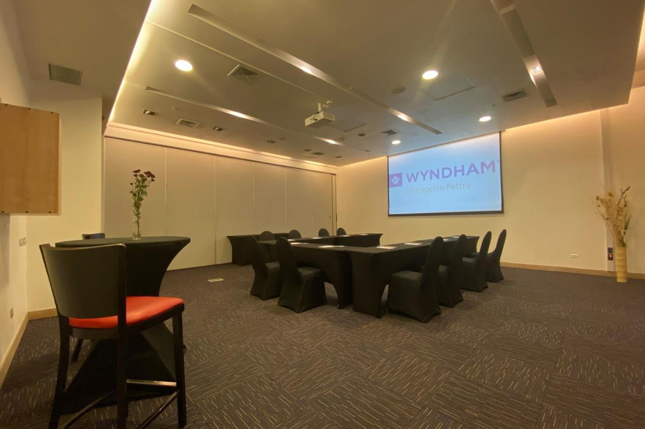 Wyndham Concepcion Pettra Otel Dış mekan fotoğraf The boardroom at the Wyndham office in Singapore
