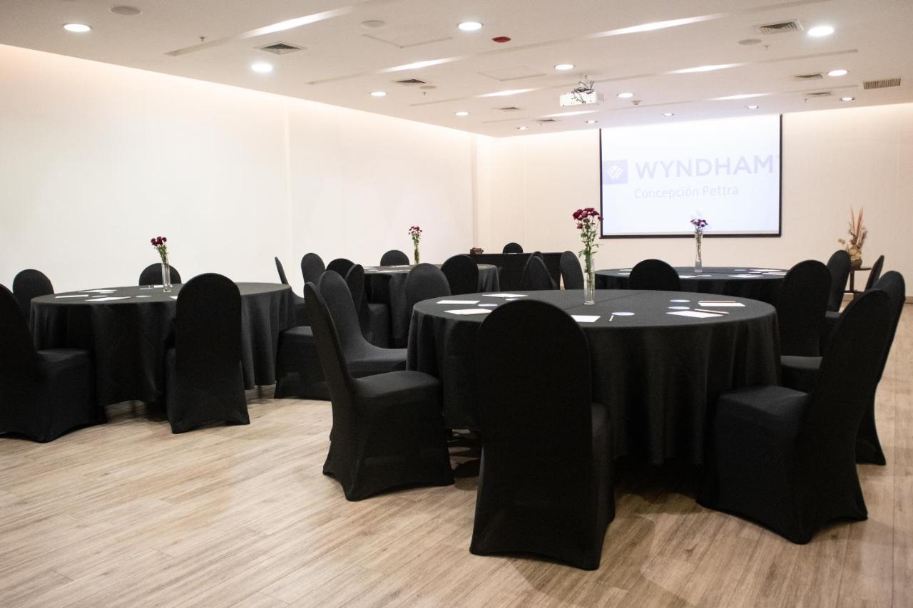 Wyndham Concepcion Pettra Otel Dış mekan fotoğraf Meeting room
