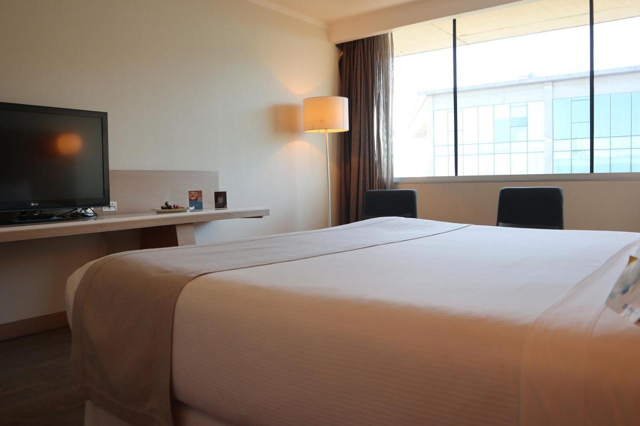 Wyndham Concepcion Pettra Otel Dış mekan fotoğraf A room at the hotel