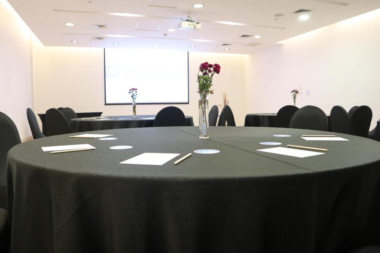 Wyndham Concepcion Pettra Otel Dış mekan fotoğraf Meeting room